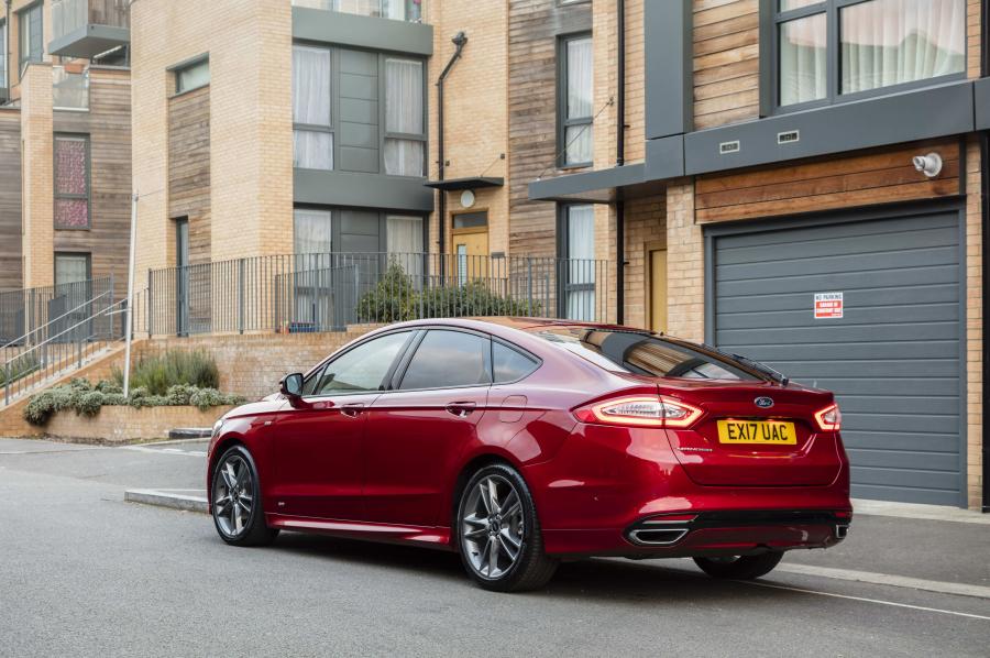  Ford Mondeo Hatchback ST-Line 2016 года  (UK) (фото 4 из 13)